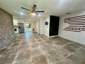 8805 Hanford Dr in Dallas, TX - Foto de edificio - Building Photo