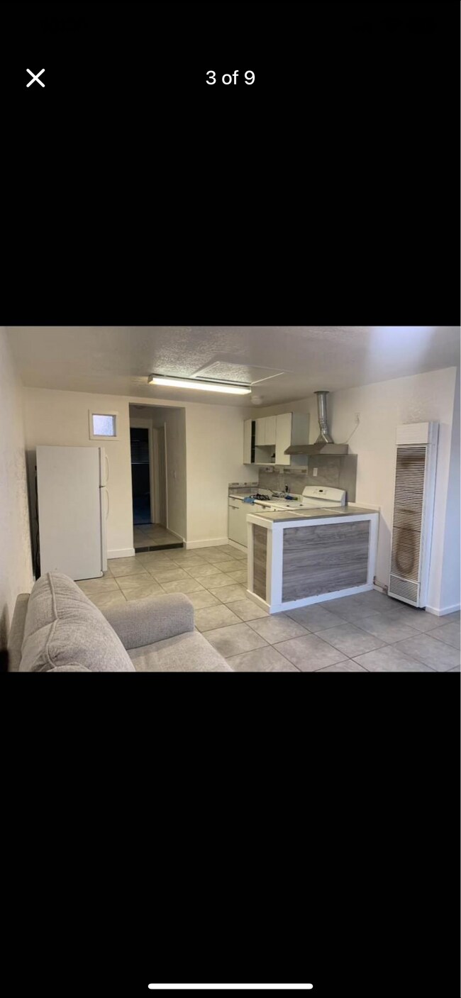 664 W Avenue J, Unit B in Lancaster, CA - Foto de edificio - Building Photo