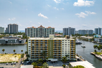 Lauderdale Tower in Fort Lauderdale, FL - Foto de edificio - Building Photo