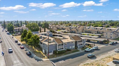 580 N Lincoln Ave in Manteca, CA - Building Photo - Building Photo