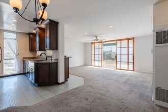 6455 La Jolla BoulevardUnit 245 Ln in San Diego, CA - Building Photo - Building Photo