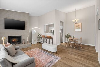 2001 Bering Dr in Houston, TX - Building Photo - Building Photo