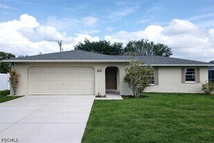 1815 SE 11th Ave in Cape Coral, FL - Building Photo