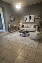 111 Iturbide St in Laredo, TX - Building Photo