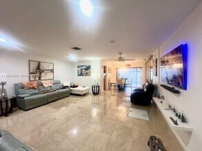 10631 NW 28th St in Sunrise, FL - Building Photo - Building Photo