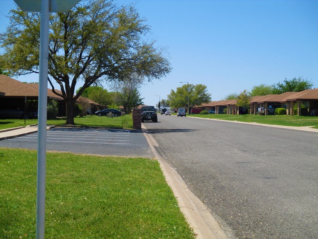 Lakeshore Village in San Angelo, TX - Building Photo - Building Photo