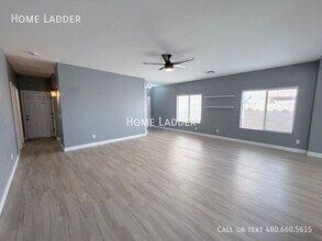 595 E Renegade Pl in San Tan Valley, AZ - Building Photo - Building Photo