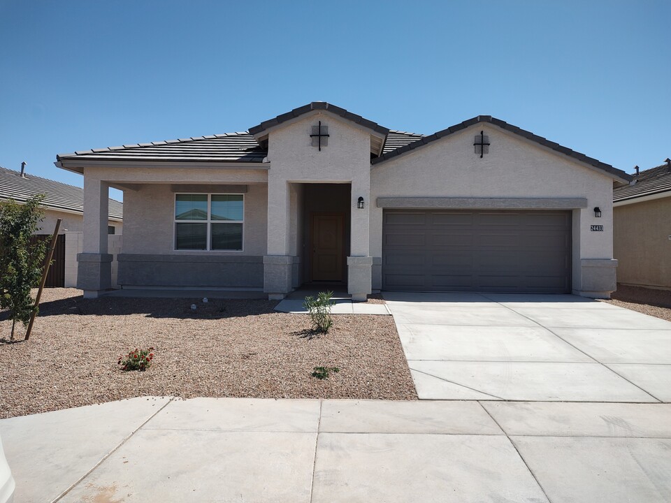 24433 W Hacienda Ave in Buckeye, AZ - Building Photo