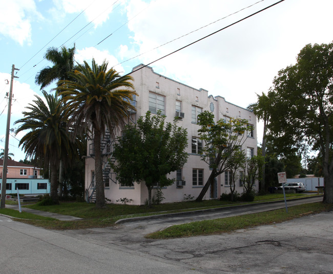 The Seville in Ft. Myers, FL - Building Photo - Building Photo
