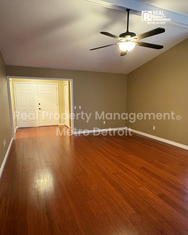 2090 Cumberland Rd in Rochester Hills, MI - Building Photo - Building Photo