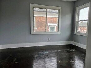 2030 Hazelwood St in Detroit, MI - Foto de edificio - Building Photo