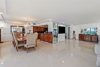 1912 S Ocean Dr in Hallandale Beach, FL - Building Photo - Building Photo