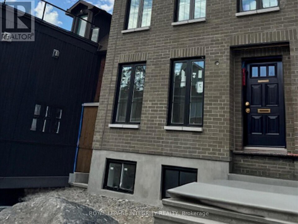 9B Gwynne Ave in Ottawa, ON - Building Photo