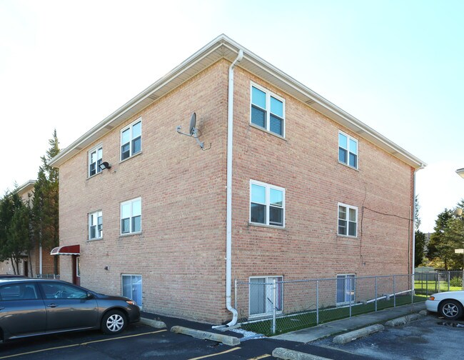 9658 Golf Ter in Des Plaines, IL - Building Photo - Building Photo