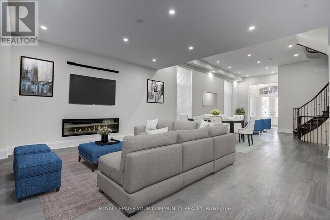 13 Bannockburn Dr in Vaughan, ON - Building Photo - Building Photo