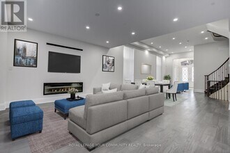 13 Bannockburn Dr in Vaughan, ON - Building Photo - Building Photo