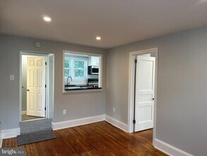 47 W Central Ave-Unit -B in Paoli, PA - Foto de edificio - Building Photo