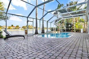 1553 SW 189th Ave in Pembroke Pines, FL - Building Photo