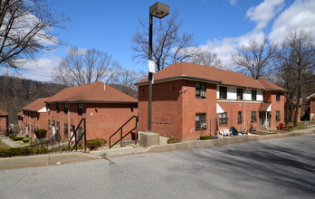 696 Highland Ave in Peekskill, NY - Building Photo - Building Photo