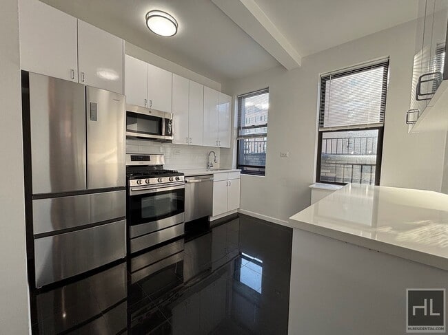 property at 25 W 68th St