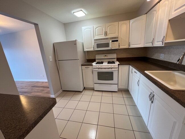 5000 Carriage Way Dr in Rolling Meadows, IL - Building Photo - Building Photo