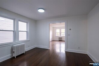 29 Dean St in Glen Rock, NJ - Building Photo - Building Photo