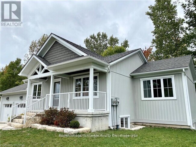 9 Elizabeth St in Kincardine, ON - Building Photo - Building Photo