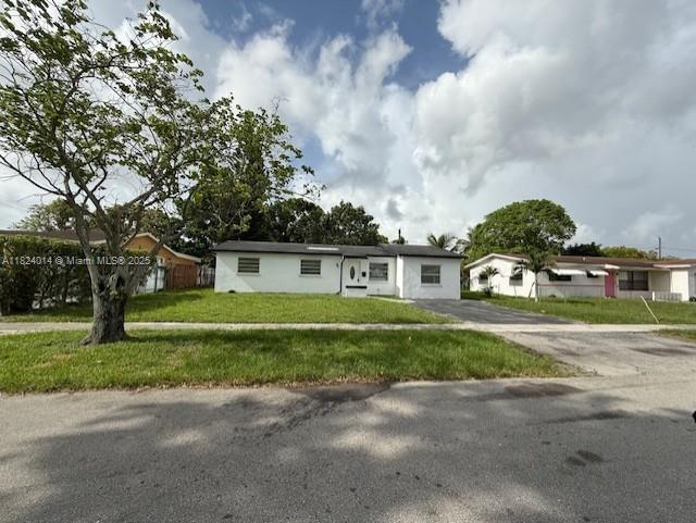 4910 NW 18th St in Lauderhill, FL - Building Photo
