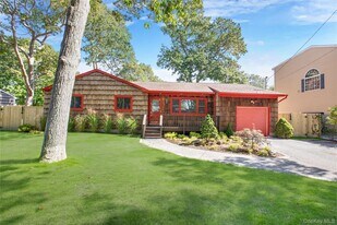91 Circuit Rd in Bellport, NY - Building Photo
