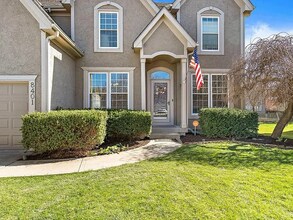 8401 W 127th Cir in Overland Park, KS - Foto de edificio - Building Photo