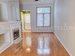 811 Burr Oaks Dr in West Des Moines, IA - Building Photo - Building Photo