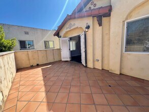 59-61 Ximeno Ave in Long Beach, CA - Foto de edificio - Building Photo