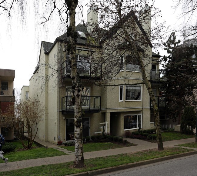 Mccoy Manor in Vancouver, BC - Building Photo - Building Photo