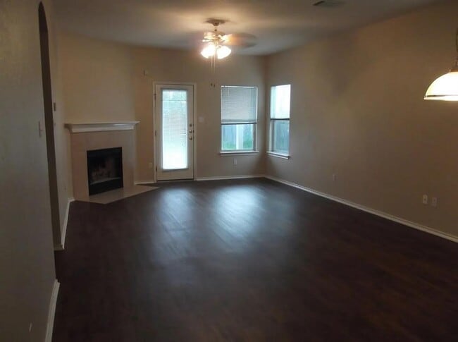 122 Brown St in Hutto, TX - Building Photo - Building Photo