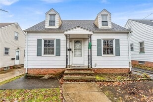 15312 Benhoff Dr in Maple Heights, OH - Building Photo