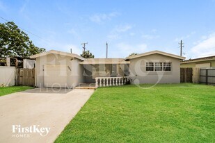 2807 Utopia Dr in Miramar, FL - Building Photo