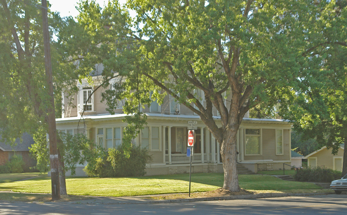 924 S Maple St in Spokane, WA - Building Photo