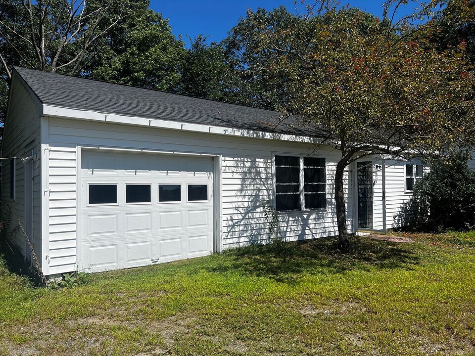 2 Buttercup Dr in Freeport, ME - Foto de edificio