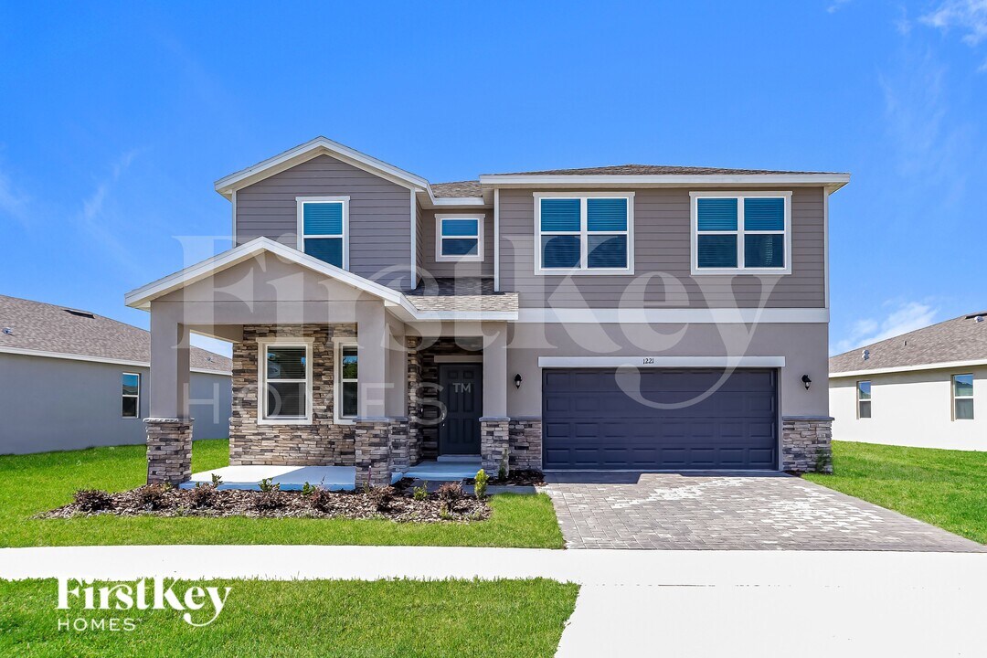 1221 Spokane Pt in Kissimmee, FL - Foto de edificio