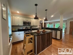 2022 Governor Chittenden Rd in Williston, VT - Building Photo - Building Photo