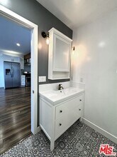 2358 Landa St in Los Angeles, CA - Building Photo - Building Photo