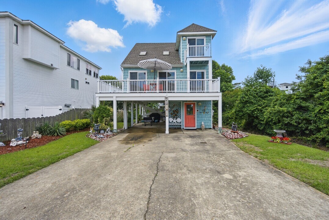 701 Vanderbilt Ave in Virginia Beach, VA - Building Photo