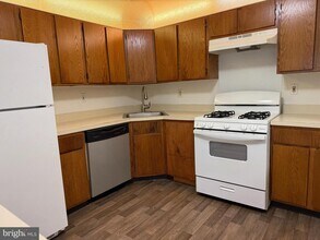 16 Chamberlin Ct in Trenton, NJ - Building Photo - Building Photo
