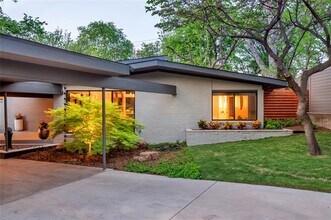 10043 Woodgrove Dr in Dallas, TX - Building Photo - Building Photo