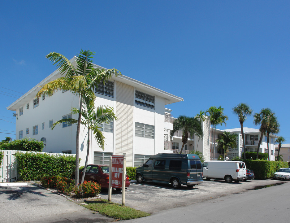 Bayview Regency in Fort Lauderdale, FL - Building Photo