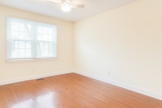 61 Cooper St in Charleston, SC - Building Photo - Building Photo