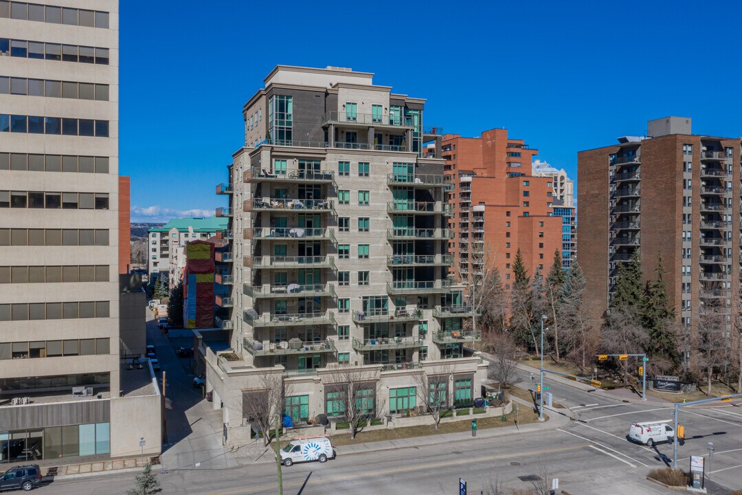 Churchill Estates in Calgary, AB - Building Photo