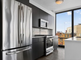 736 N Aberdeen St in Chicago, IL - Building Photo