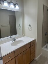 2407 Oxford Dr SE, Unit A in Willmar, MN - Foto de edificio - Building Photo