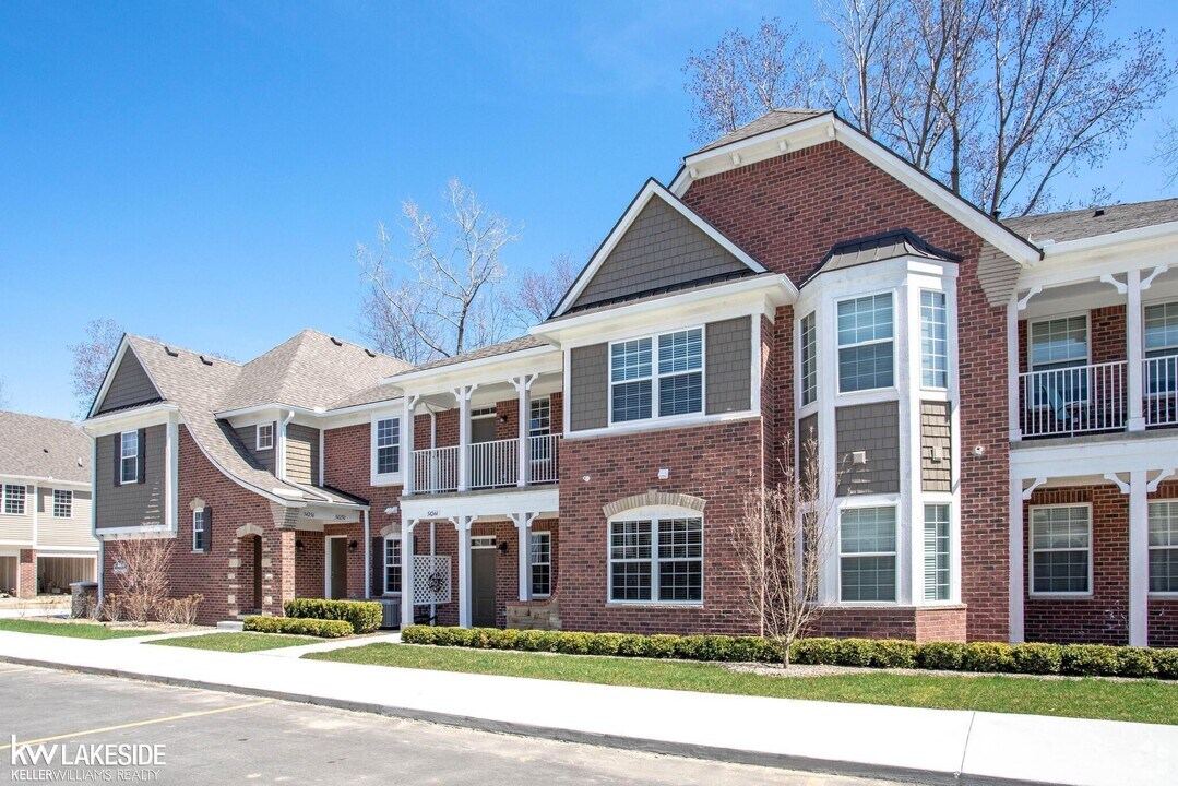 54247 Calusa Dr in Utica, MI - Building Photo